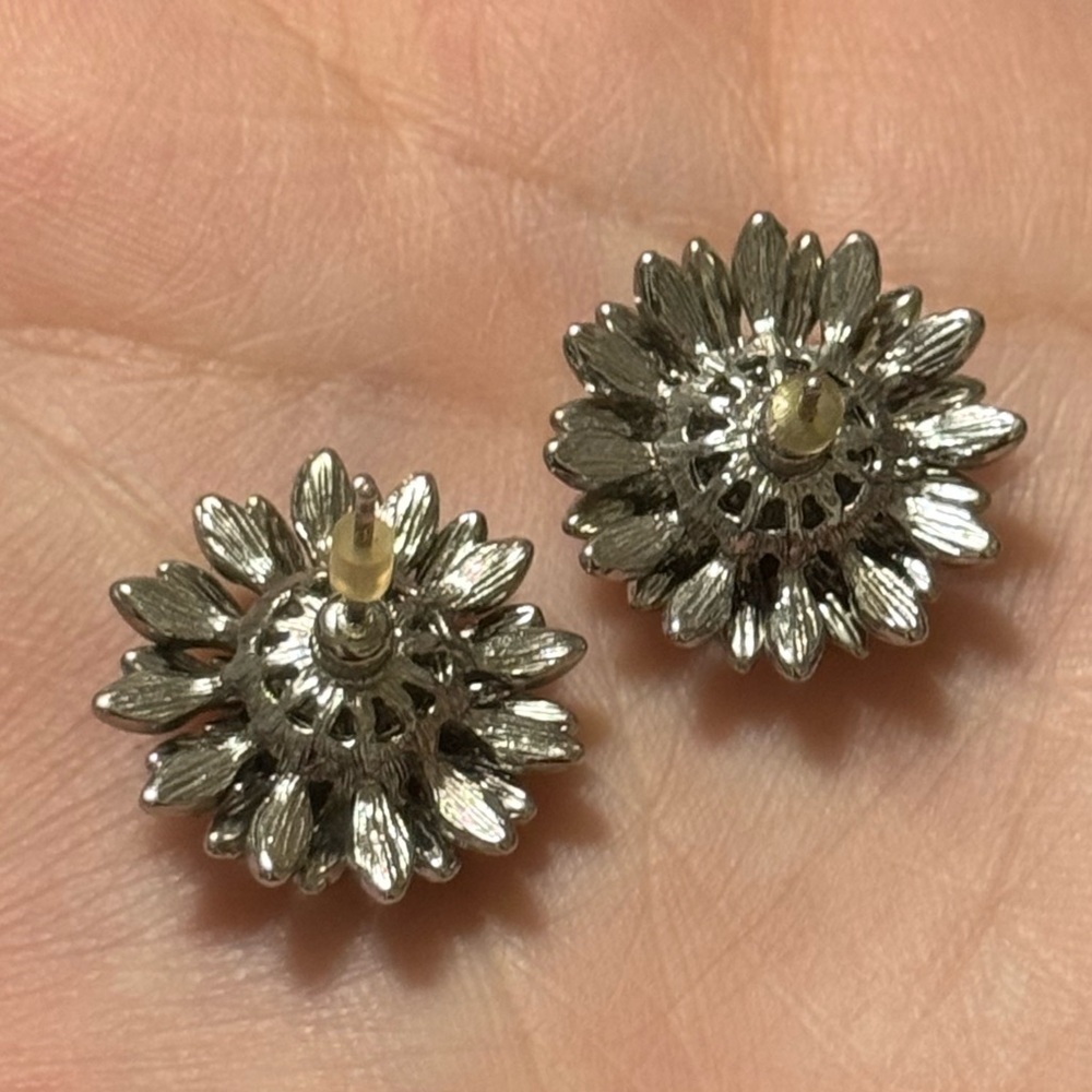 Sterling Silver 925 Elegant Floral Stud Earrings - Picture 4 of 12